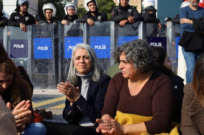 Prominent Kurdish politicians Çiğdem Kılçgün-Uçar and Sebahat Tuncel atended the protest. (MA)