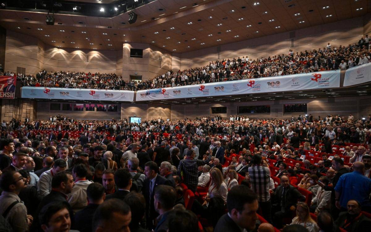 CHP İstanbul İl Kongresi’nde arbede