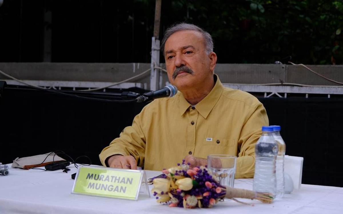 Murathan Mungan: Türkiye unutarak ayakta kalan insanların ülkesi