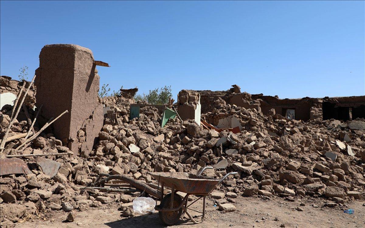 Afganistan'da 6.5 büyüklüğünde deprem