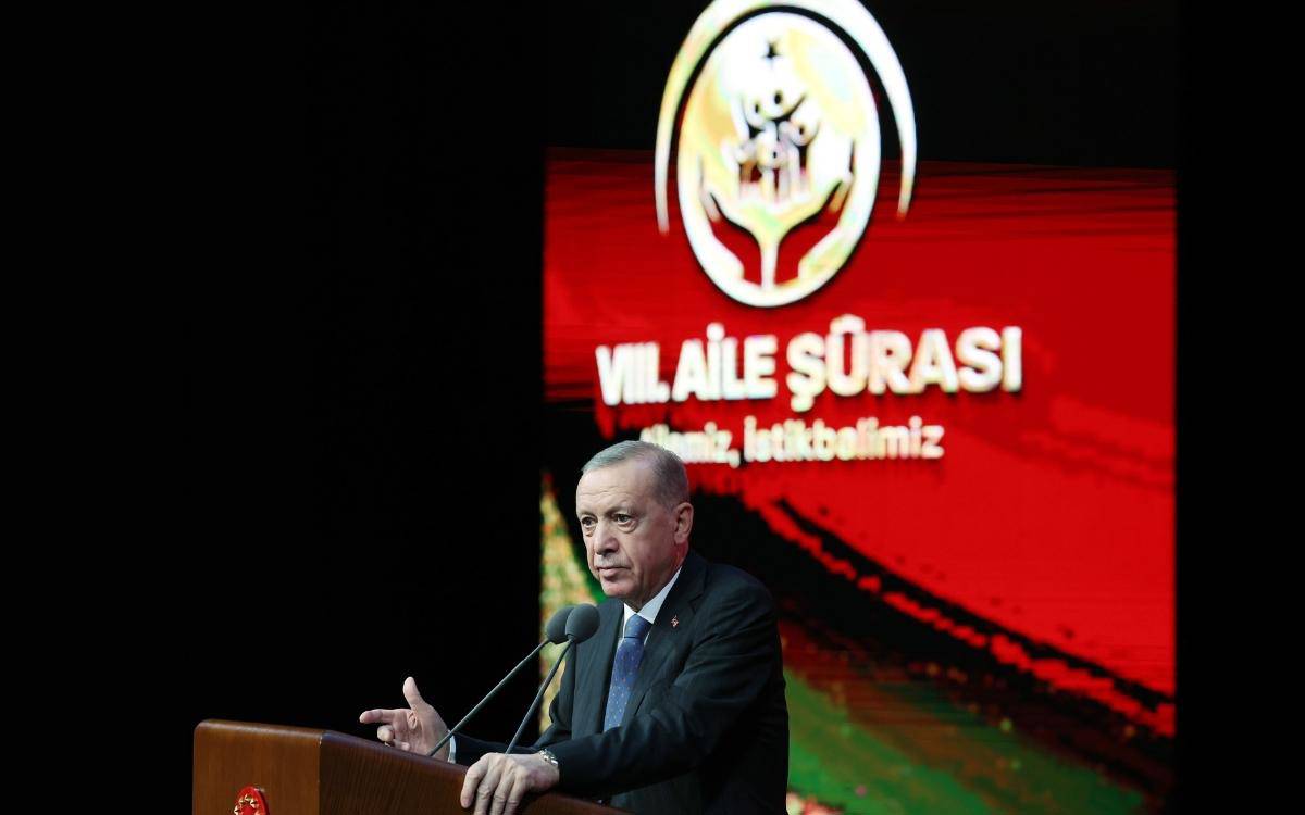 Erdoğan: "Aileyi hedef alan en büyük tehdit, cinsiyetsizleştirme politikalarıdır”
