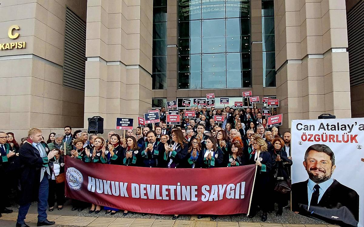 İstanbul Barosu 13. Ağır Ceza Mahkemesi'ni HSK'ye şikayet etti