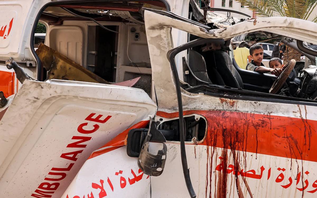 İsrail Refah sınır kapısına giden ambulans konvoyunu Şifa Hastanesi çıkışında vurdu
