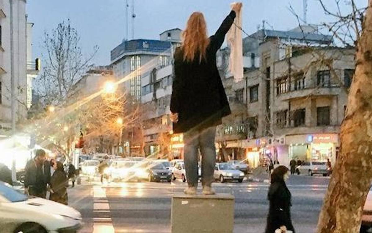 İran'da kadın direnişine karşı "mobil mahkemeler"