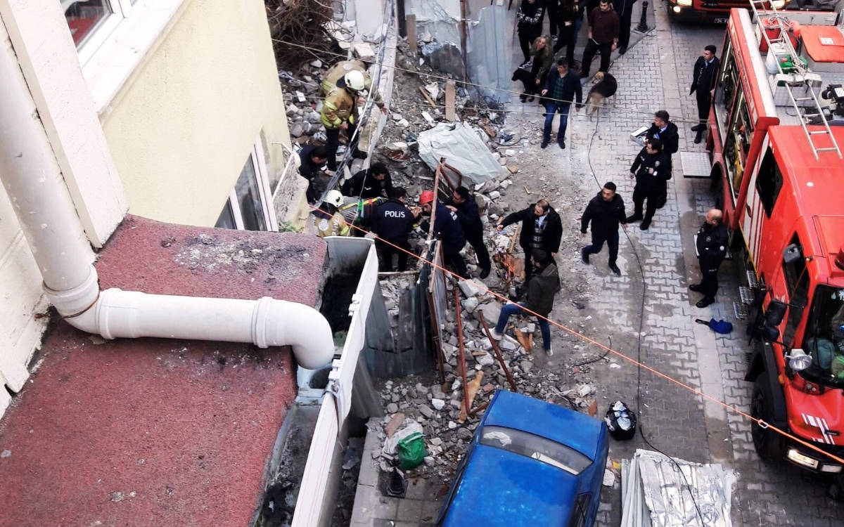 Building collapses during controlled demolition in İstanbul