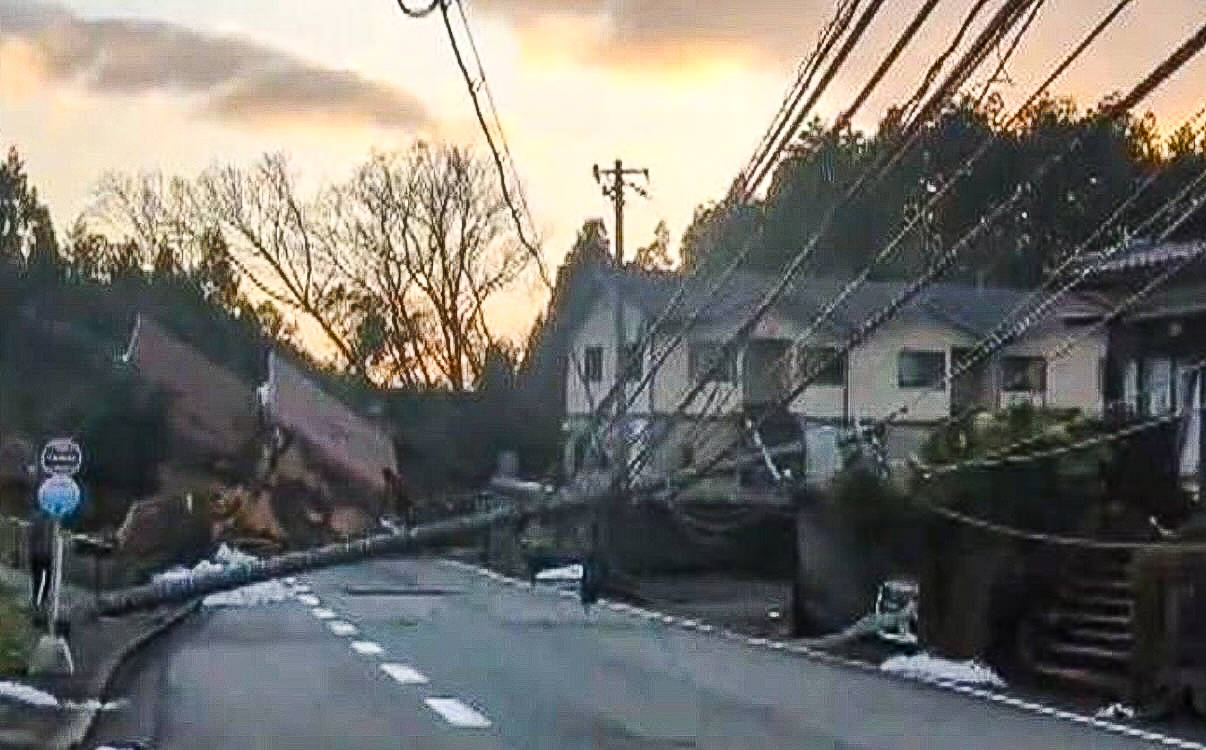 Japonya'da 7,6 ve 5,7 kuvvetinde ikiz depremler