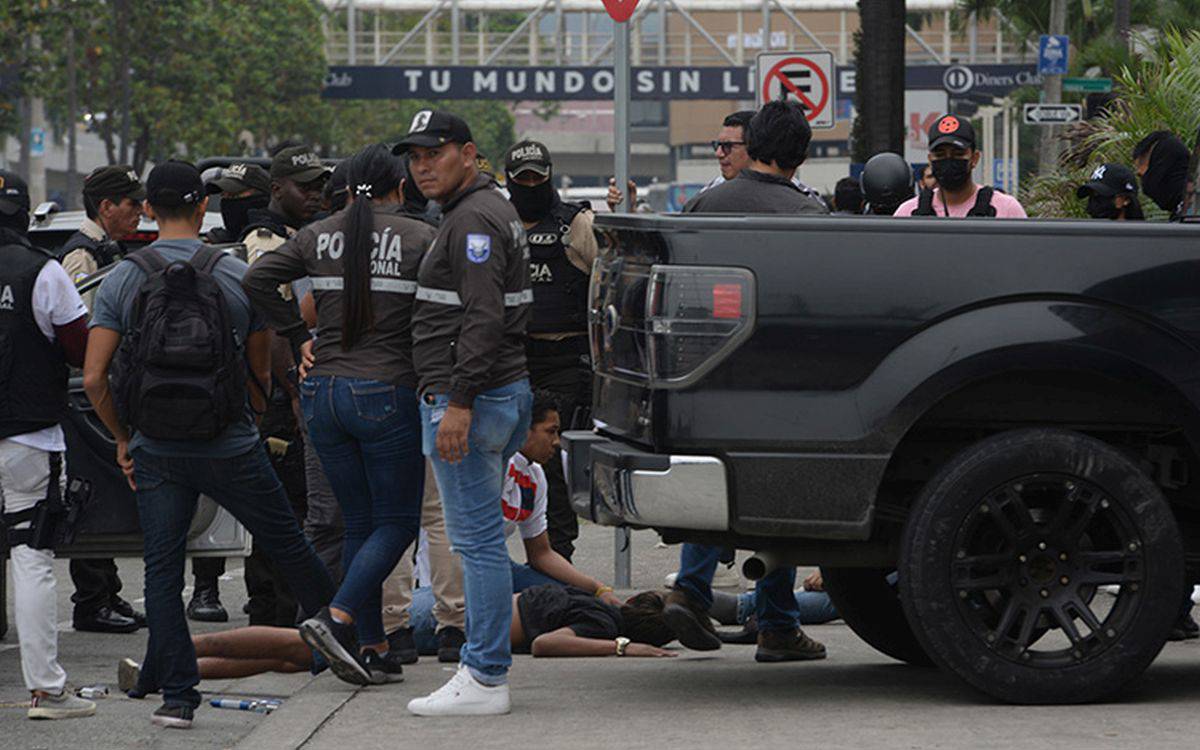 Ekvador’da çete üyeleri TV stüdyosunu bastı