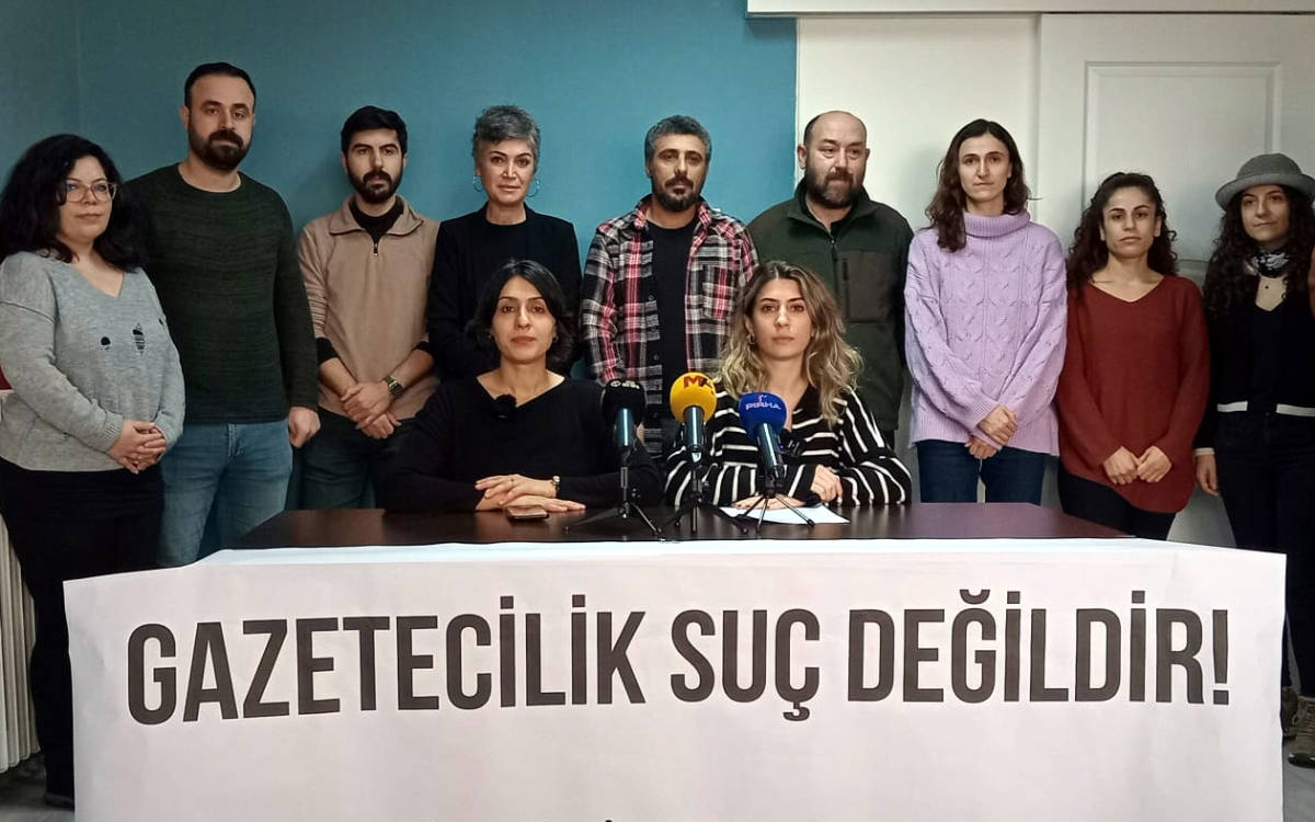 İzmir’de 5 gazeteci 3 gündür gözaltında