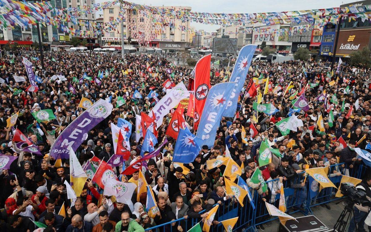 Esenyurt'ta DEM Parti mitingi: "Tecrit, Kürt sorununda çözümsüzlüğün adıdır"