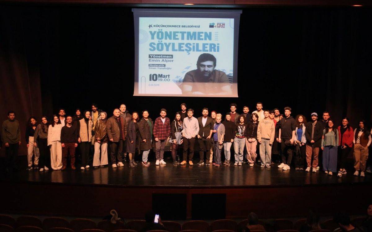 Pelin Esmer ve Tayfun Pirselimoğlu Küçükçekmece Film Ofisi’nde