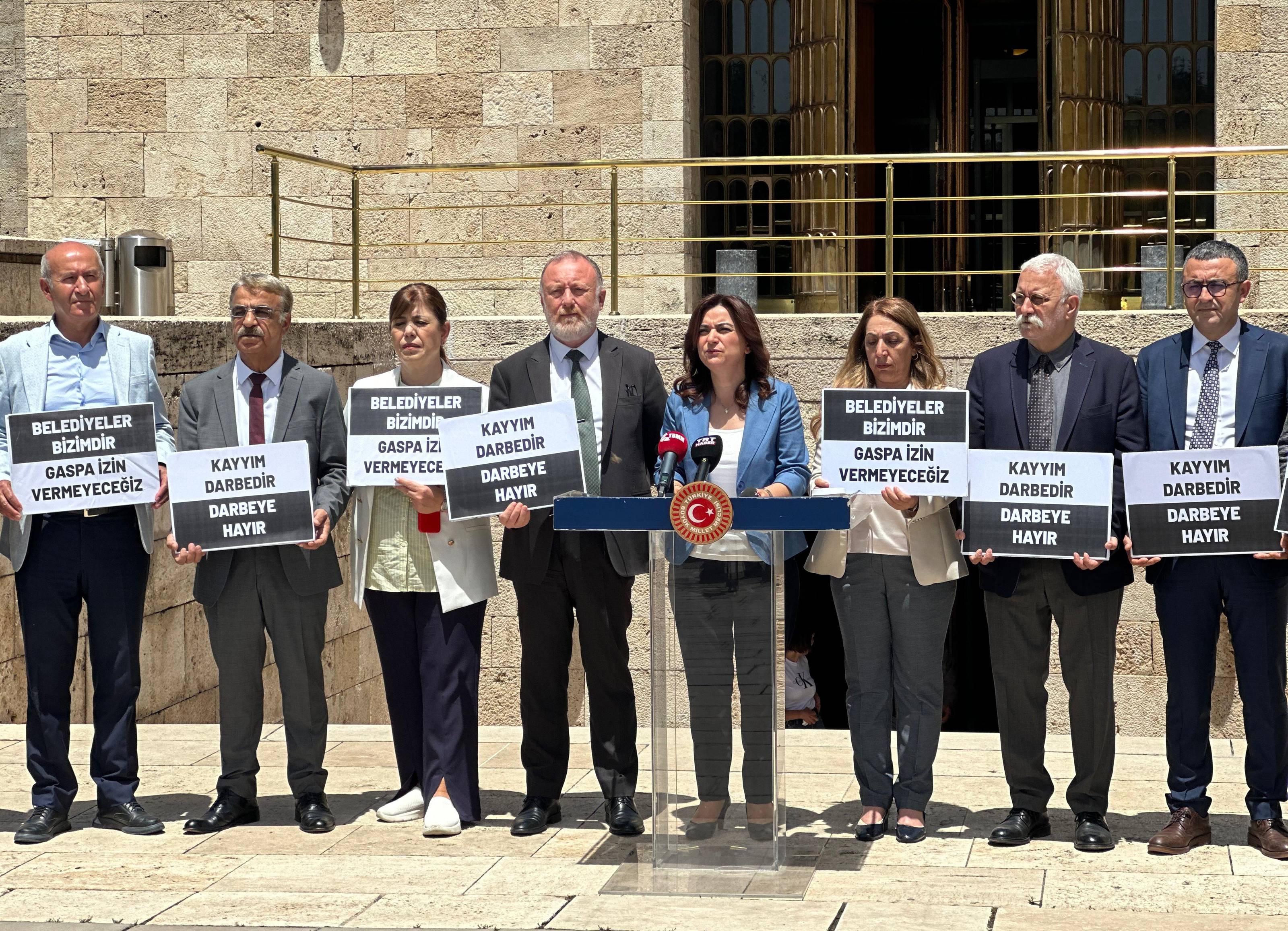 DEM Parti milletvekilleri Bakanlığa yürüdü: Gaspa izin vermeyeceğiz