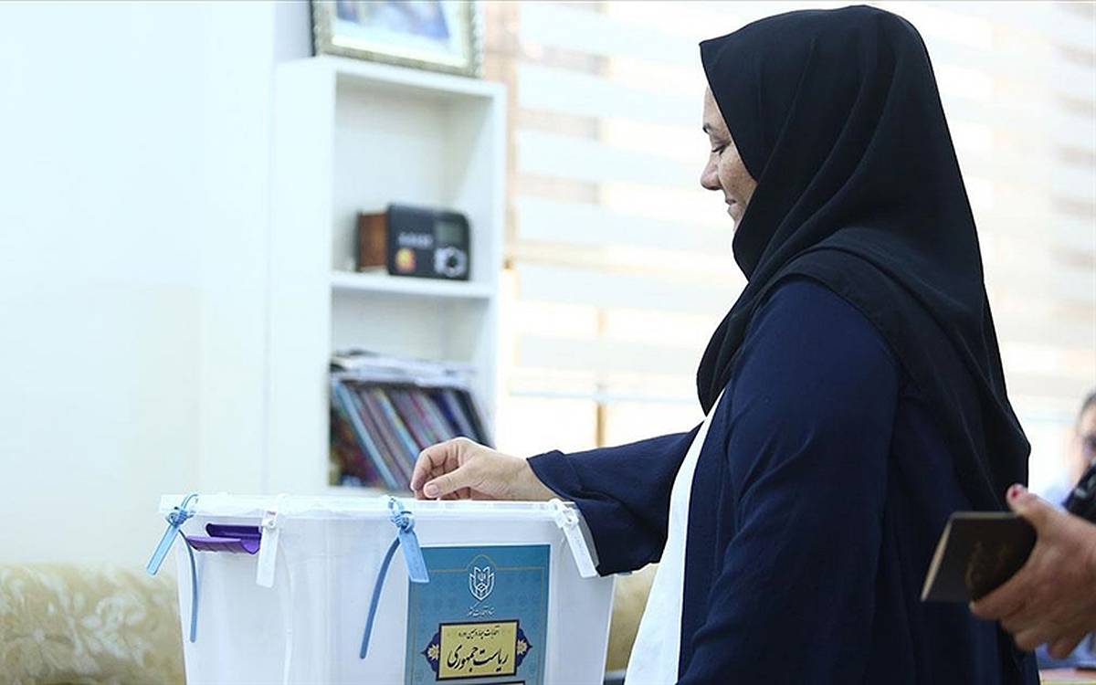İran'da cumhurbaşkanı seçimlerinin ikinci turu başladı