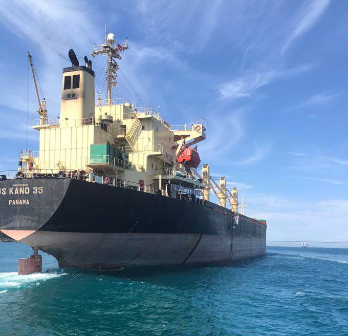 Rescue teams intervene as cargo ship drifts in İstanbul Strait