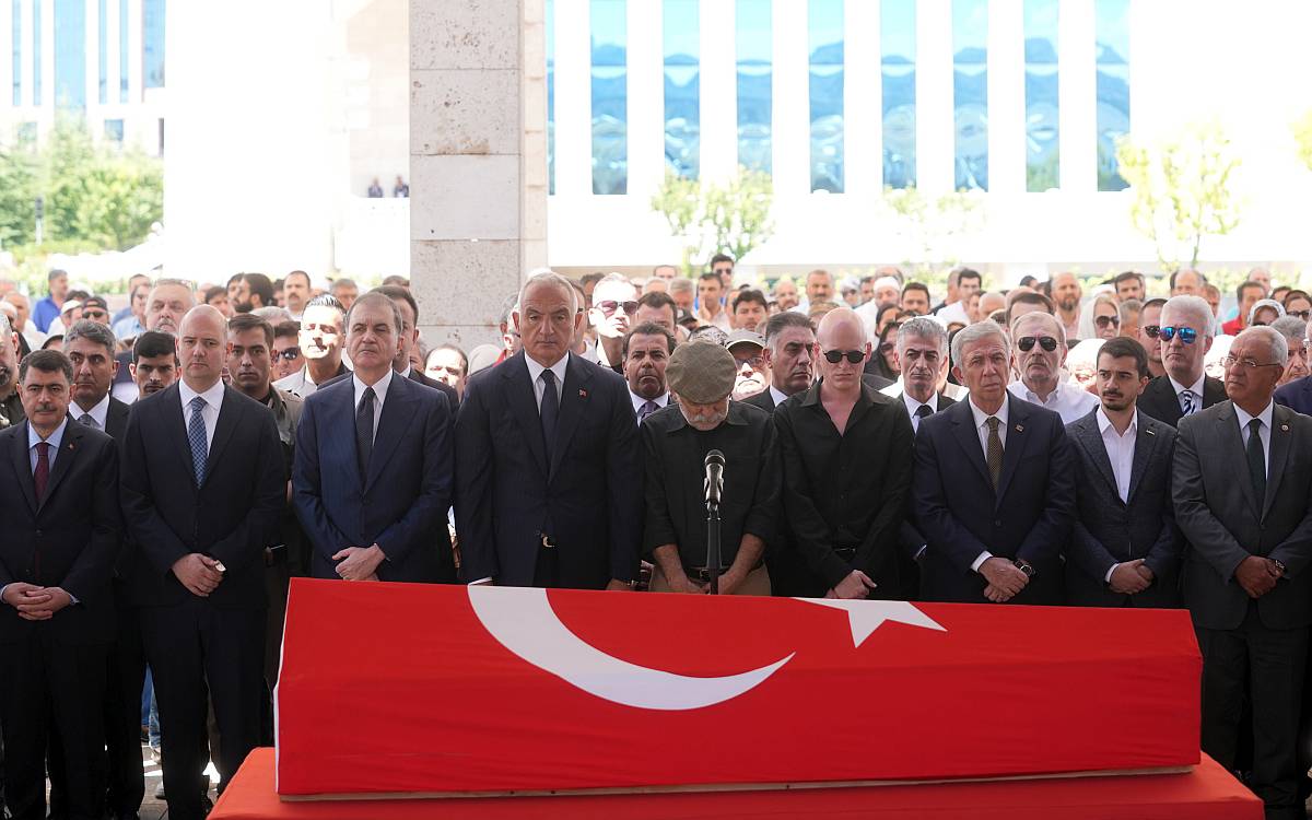 Kenan Işık son yolculuğuna uğurlandı