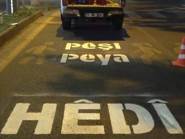 Kurdish traffic signs reinstated in Diyarbakır