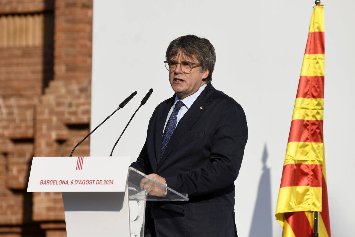 Katalan siyasetçi Puigdemont, 7 yıl sonra ülkesine döndü