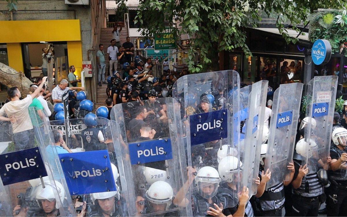 Diyarbakır’da polis ablukası altında açıklama: "Özgür basın susturulamaz"