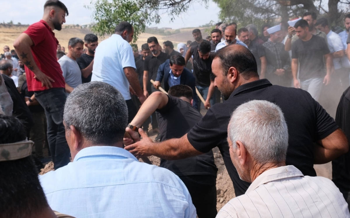 Narin Güran toprağa verildi