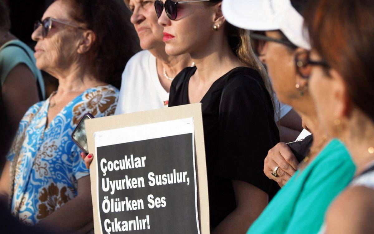 Ayvalık'tan seslenen kadınlar: Narin için adalet istiyoruz