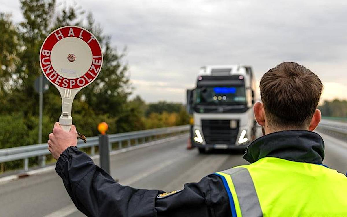 Schengen sınırlarında sürekli kontrol başlatan Almanya eleştiri sağanağı altında