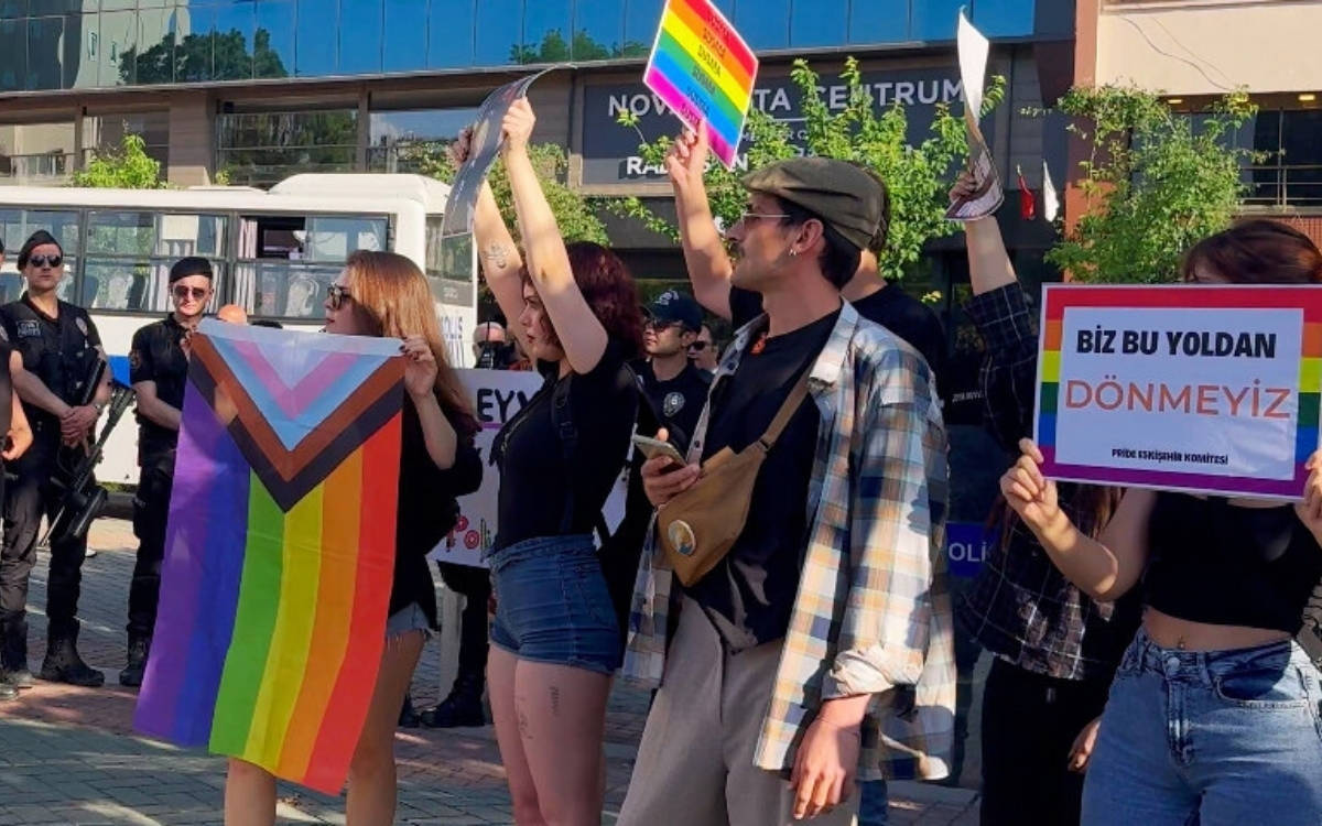 Anadolu Üniversitesi’nden Onur Yürüyüşünde gözaltına alınanların eğitimine müdahale