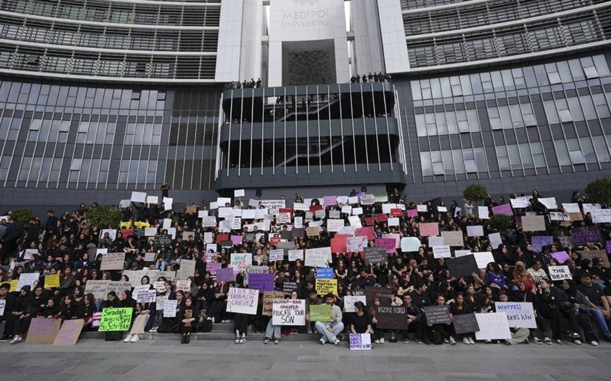 Üniversite ve lise öğrencilerinden erkek şiddeti protestosu: Öfkeni diri, başını dik tut