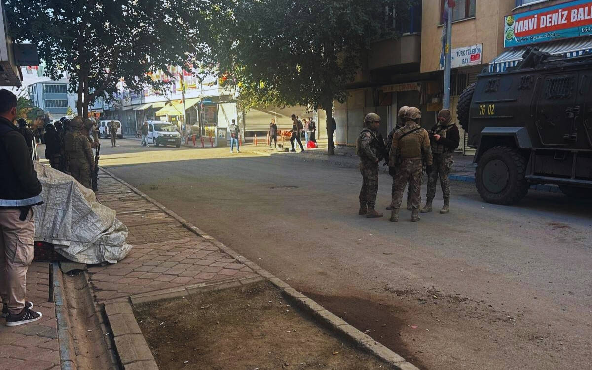 DEM Parti Iğdır il binasına polis baskını