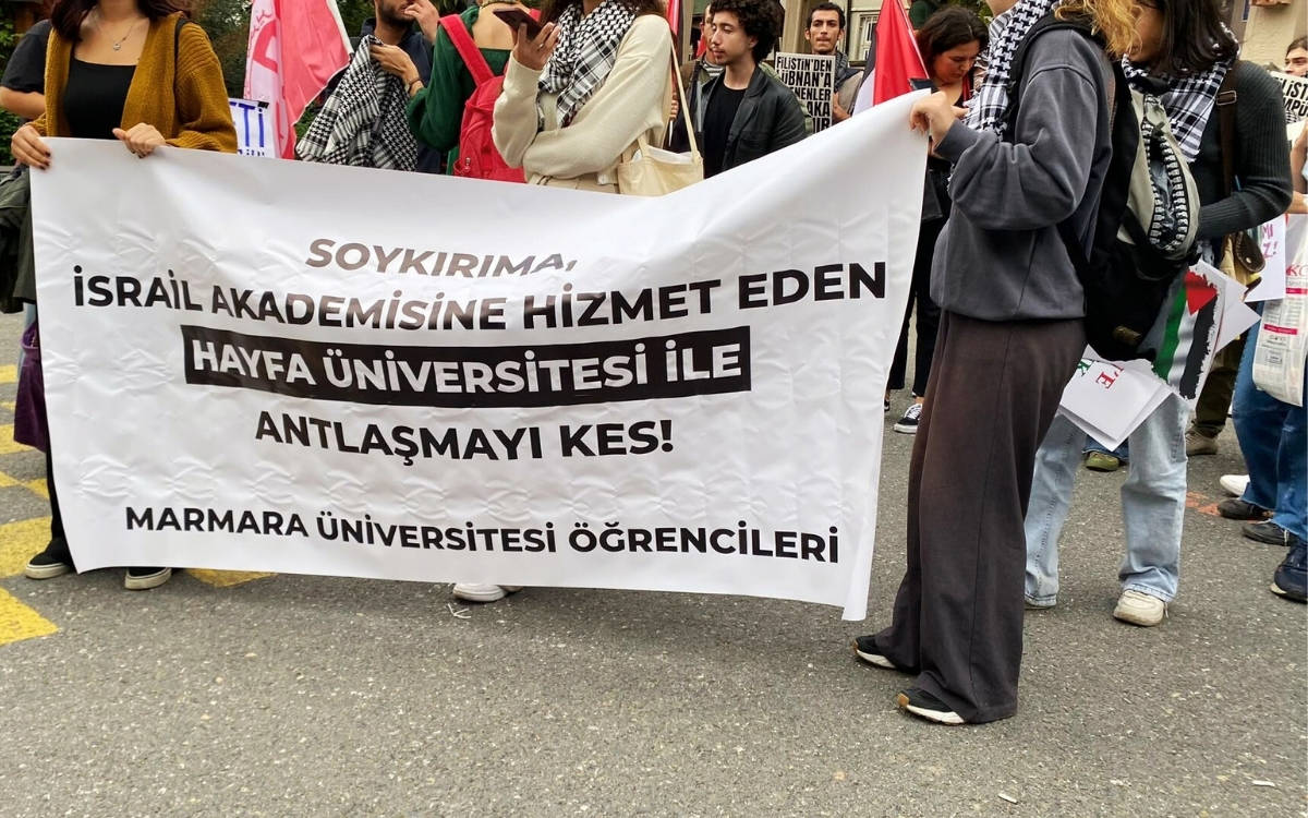 Marmara Üniversitesi’nde Filistin eylemi: Soykırım dersi istemiyoruz