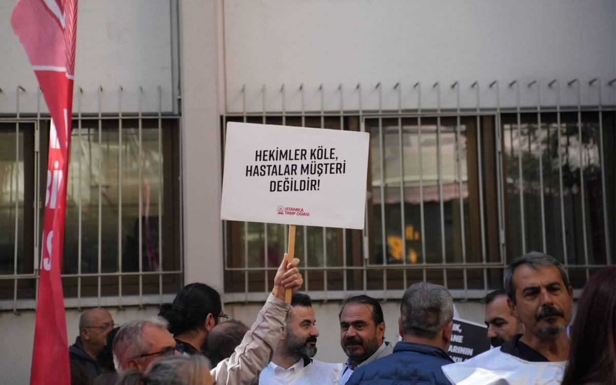 İstanbul İl Sağlık Müdürlüğü önünde 'Yenidoğan Çetesi' protestoları