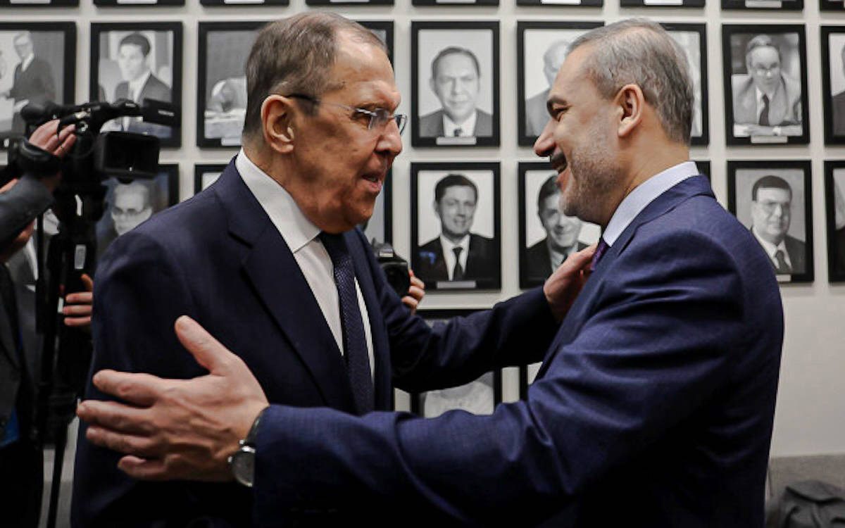 Sergey Lavrov: "Türkiye Ukrayna'ya Rus askerlerini öldürmesi için silah satarken nasıl arabulucu olacak?"