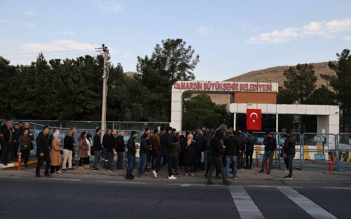 Ji bo biryara tayînkirina qeyûm betal bibe, li Mêrdînê serî li dadgehê dan