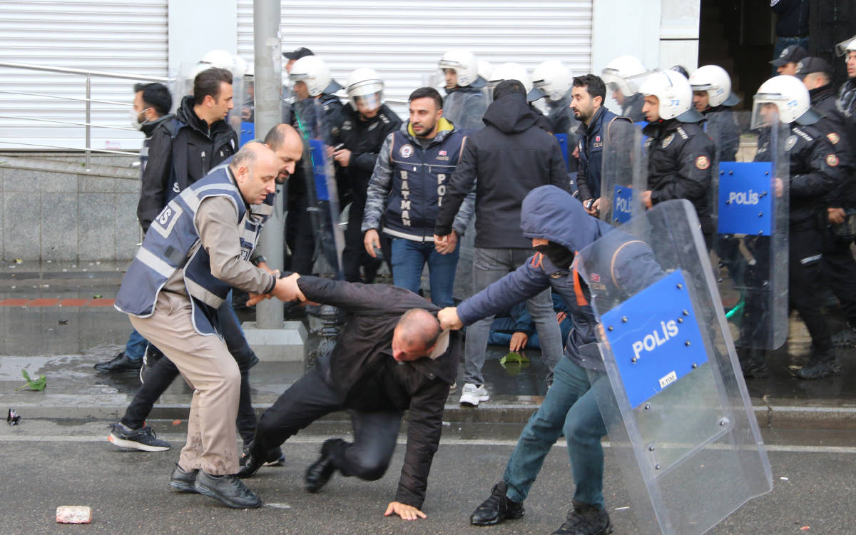 Kayyım eylemlerinde 253 gözaltı, 33 tutuklama