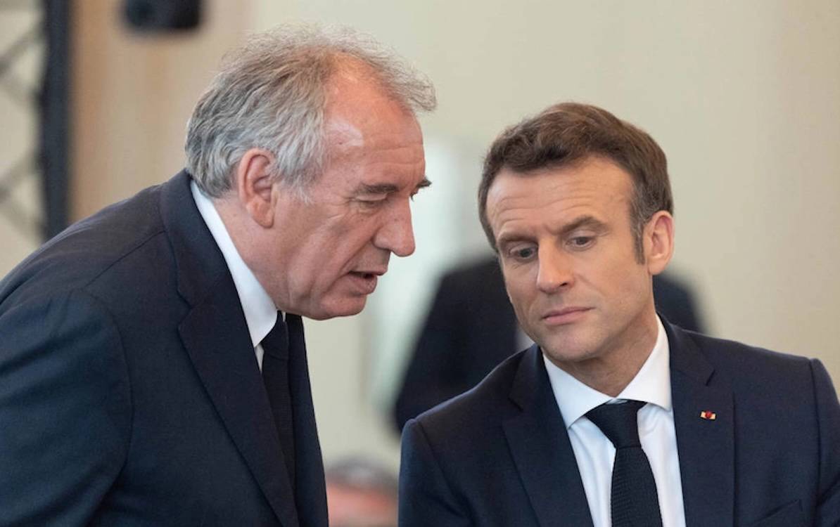 Fransa: Macron, Bayrou'nun başbakanlığına razı oldu