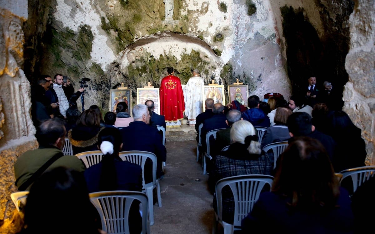 Hatay'da St. Pierre Kilisesi'nde Noel ayini