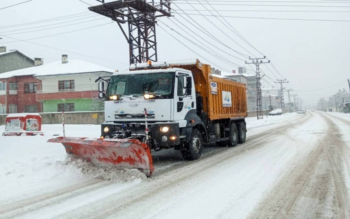 Li Wanê ji ber berfê rêya 255 gundan hat girtin