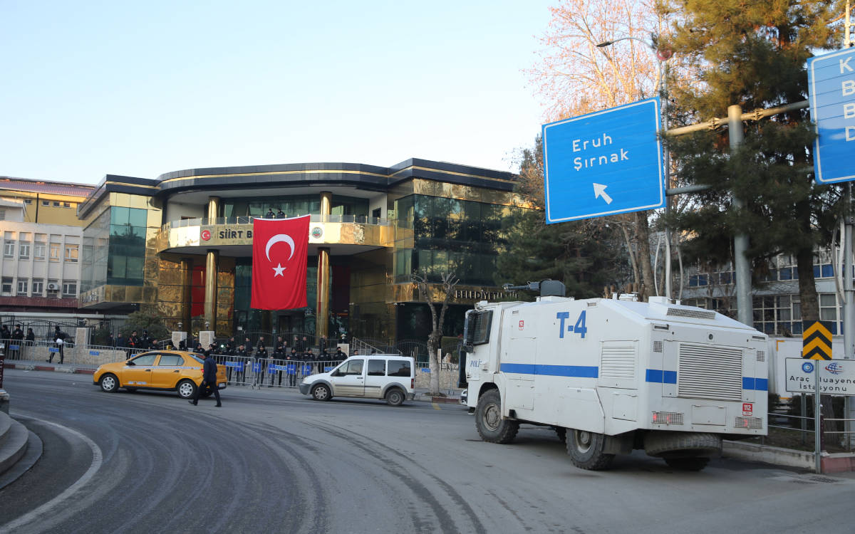 Kayyım ilk icraat Siirt'te toplantı ve gösteri yürüyüşlerine 10 gün yasak getirdi