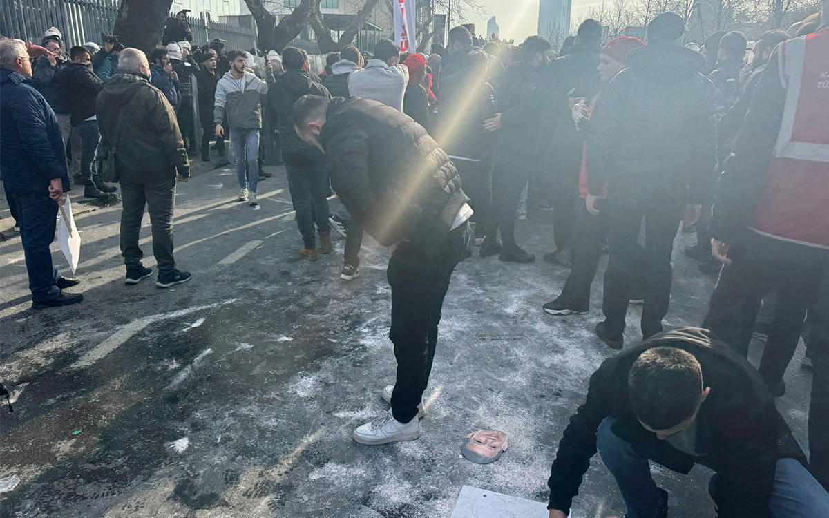 İmamoğlu'ndan Erdoğan'a: Geçmişte olduğu gibi bu davanın da savcılığına soyunuyorsun