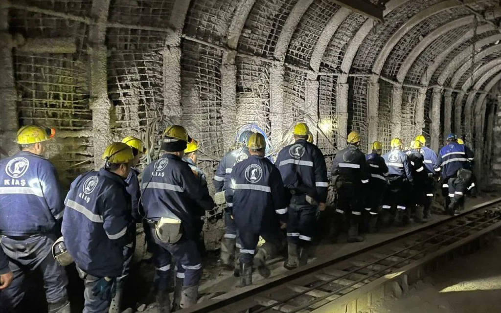 Özelleştirme ihalesi öncesi Çayırhan işçileri kendilerini madene kapattı