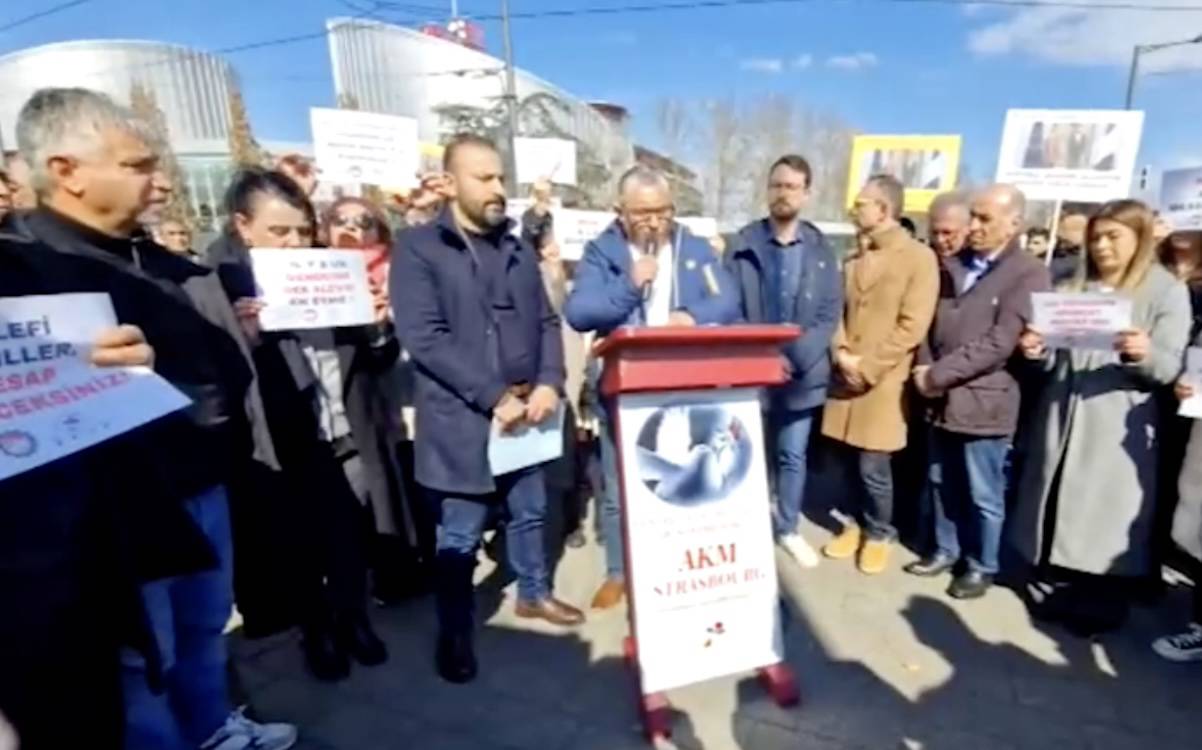 Suriye'deki Alevi katliamı AİHM önünde protesto edildi