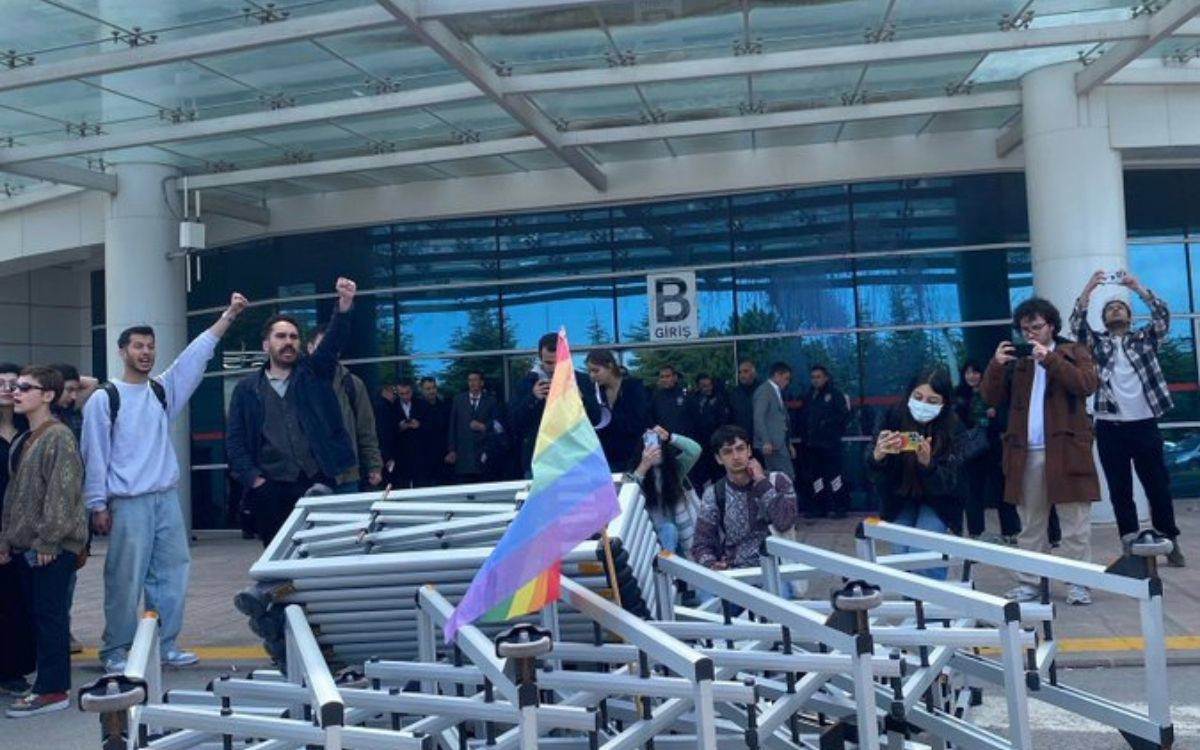 Hacettepe'de öğrenciler "Aile Yılı" Sempozyumunu protesto etti