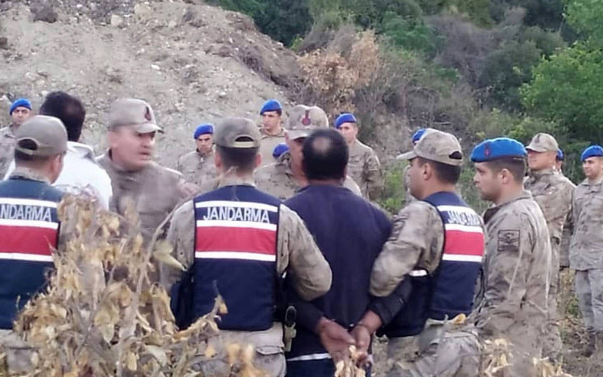 Samandağ Mağaracık’ta iş makineleri, jandarma eşliğinde arazilere girdi