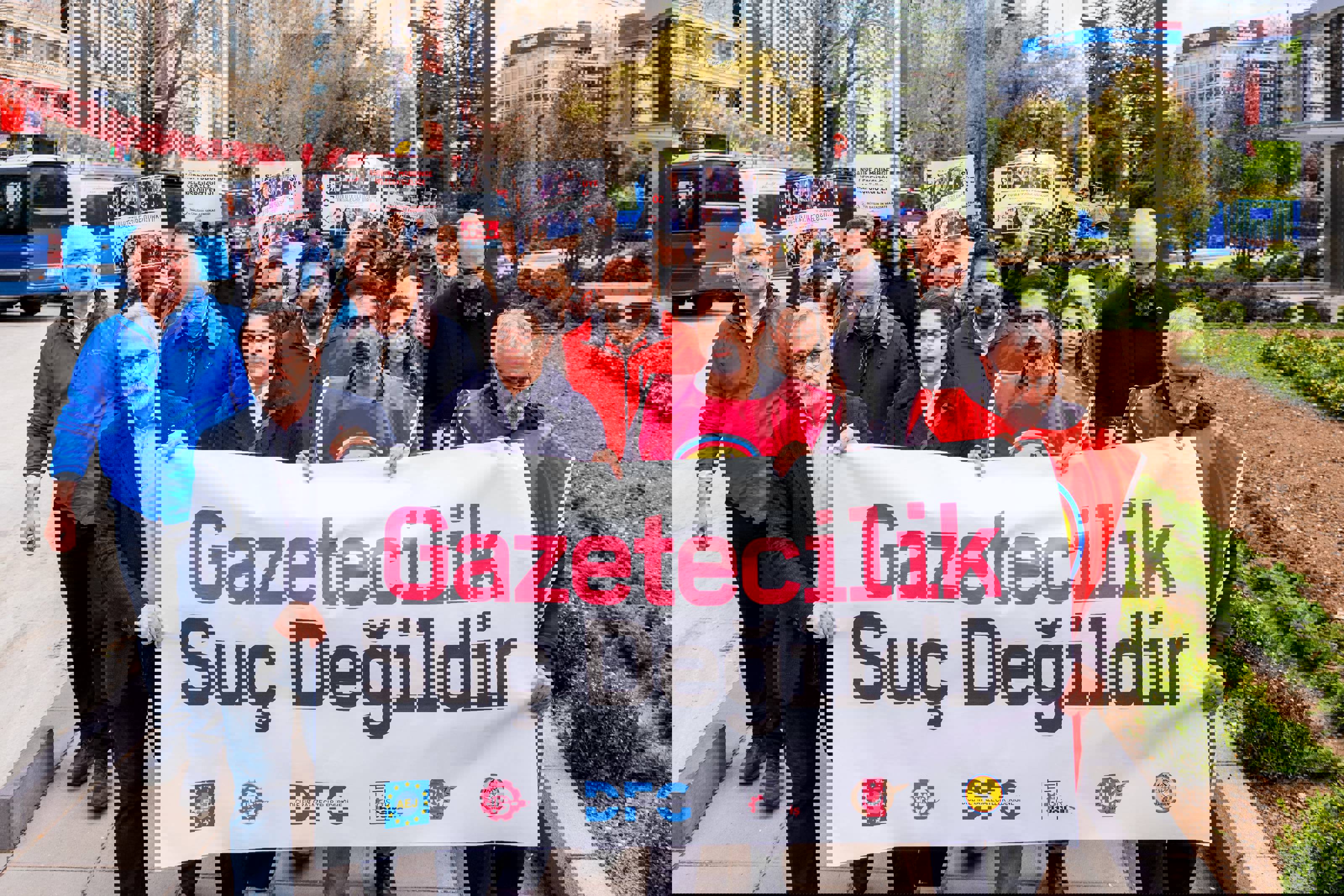 Basın örgütleri Adalet Bakanlığı önünde: Gazetecilik suç değildir