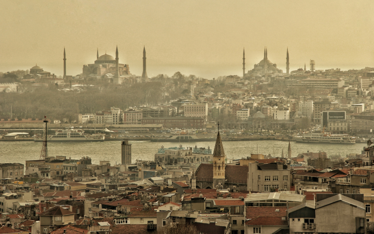 İstanbul'un üstündeki faylar: "200 bin riskli bina için zaman yok"