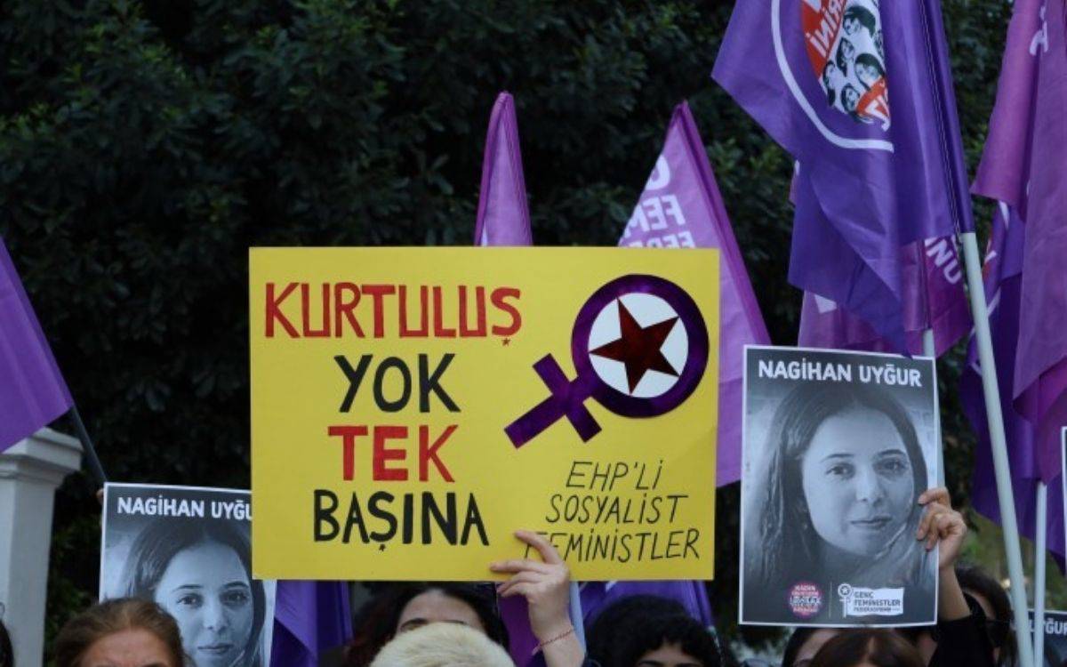 Kadıköy'de erkek şiddeti protestosu: Nagihan'ın hesabını soracağız