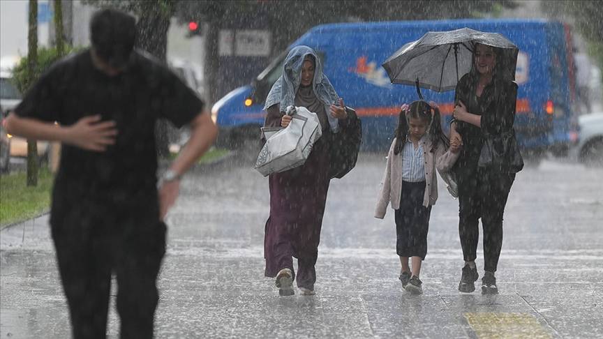 İçişleri Bakanlığı'ndan İzmir için "turuncu", 18 il için "sarı" meteorolojik uyarı
