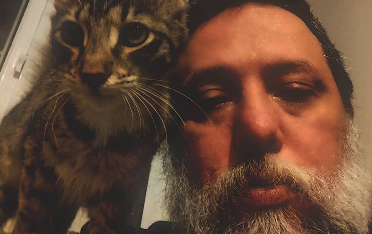 "Barış Akademisyeni" Cenk Yiğiter'e evinin önünde silahlı saldırı