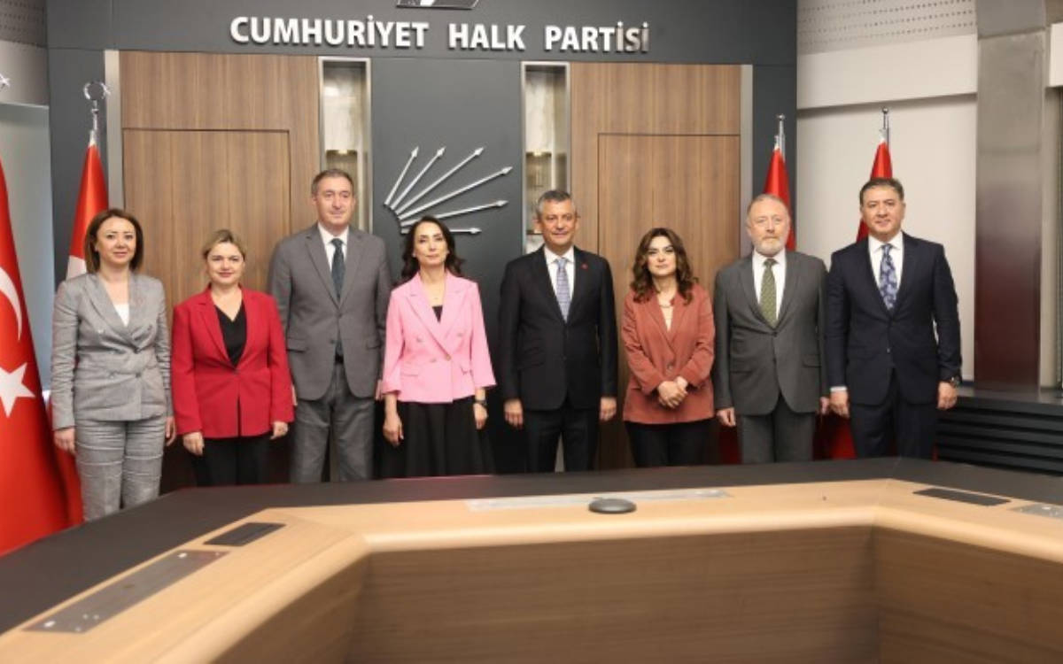 Hevdîtina DEM Partî û CHPê dest pê kir