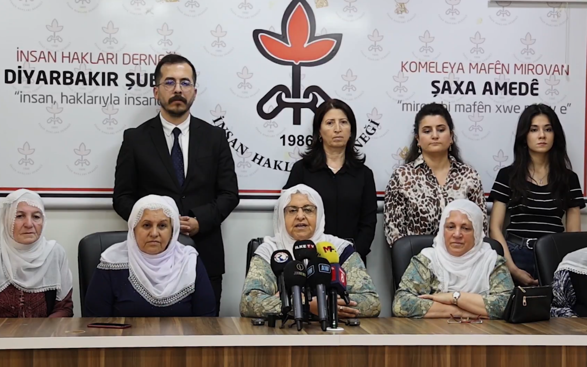 Barış Anneleri'nden asker ve polis annelerine: Ne siz ağlayın ne de biz