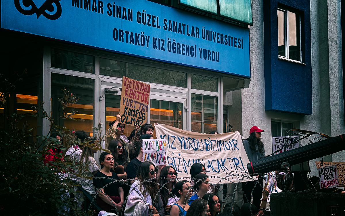 MSGSÜ'de yurt protestosu: "Kayyımdan rektör, yurttan kampüs olmaz"