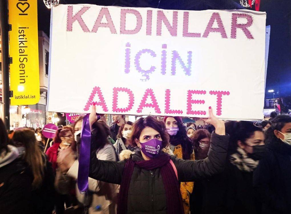 Kadınlar mücadele ediyor, erkek şiddeti yargılanıyor